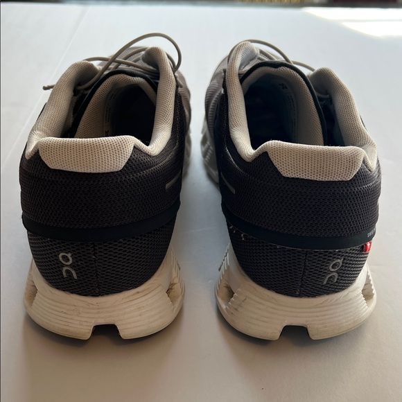 On Cloud Men’s Cloud Running Shoes Grey White Size 11 Swiss Engineering EUC - Picture 6 of 9
